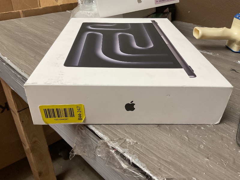 Photo 1 of Apple 2025 MacBook Pro Laptop with M5 chip with 10?core CPU and 10?core GPU: Built for Apple Intelligence, 14.2-inch Liquid Retina XDR Display, 24GB Unified Memory, 1TB SSD Storage; Space Black
