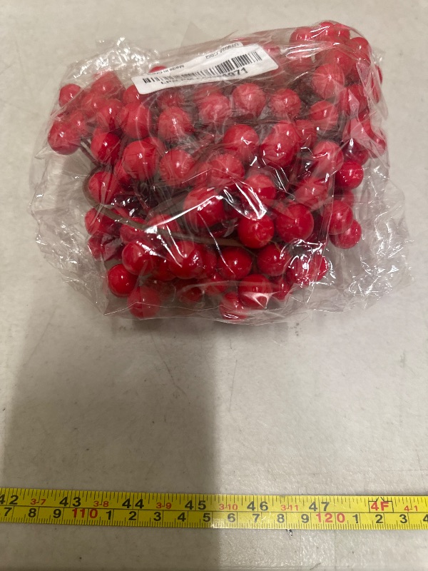 Photo 1 of 190cm Garlands for Decoration Christmas, Red Berry Garland, Red and Berry Christmas Garland for Indoor Outdoor Home Fireplace Decoration for Winter Holiday New (Nine-pronged Rattan)