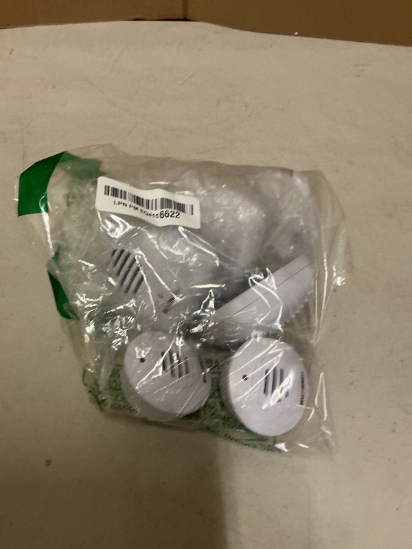 Photo 1 of The Bell and Howell Ultrasonic Pest Repeller plug in device Complete Kit 6 Pack, Effectively Aids to repel mice, bugs, Rats, Rodents, Mosquitos, roaches, Spiders and Ants Chemical, odor and sound free
