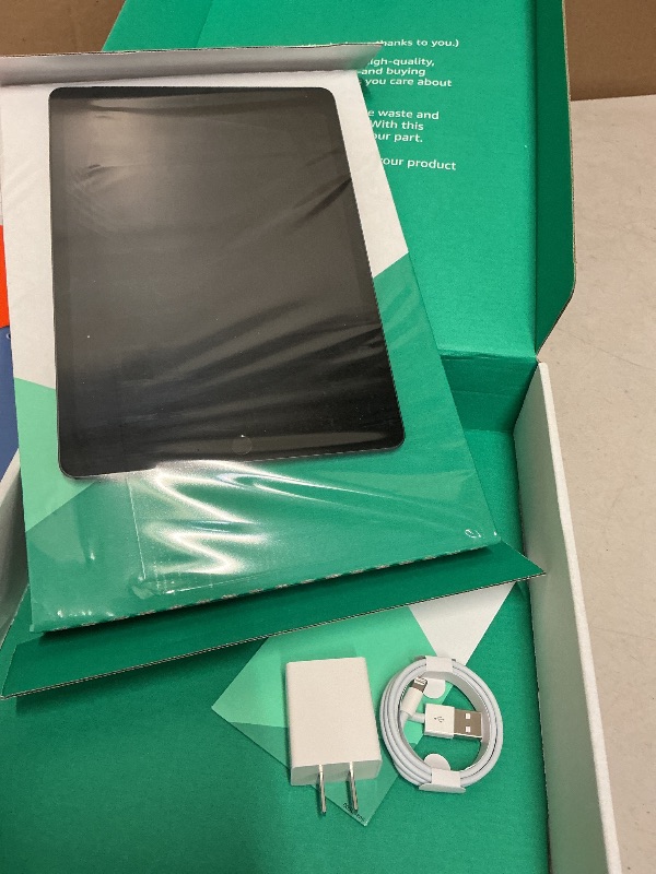 Photo 1 of Apple 2020 iPad 10.2-inch, WiFi + Cellular, 32GB - Space Gray (Renewed Premium)