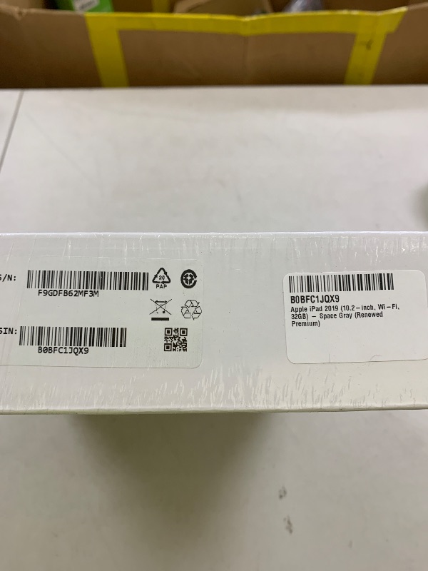 Photo 1 of Apple 2019 iPad (10.2-inch, Wi-Fi, 32GB) - Space Gray (Renewed Premium)