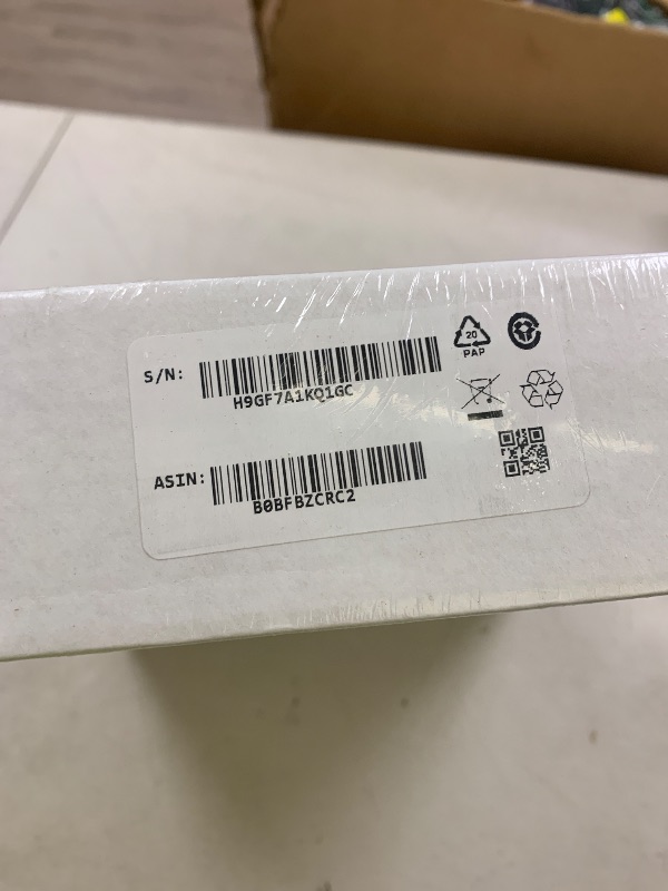 Photo 1 of Apple iPad (10.2-inch, WiFi, 32GB) - Space Gray (Renewed Premium)