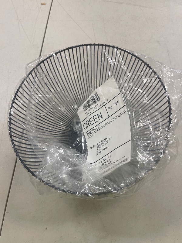 Photo 1 of 7UYUU Metal Wire Fruit Basket, Black Fruit Vegetable Bowl for Kitchen Counter, Round Produce Storage Basket for Veggie Snack (Round A)