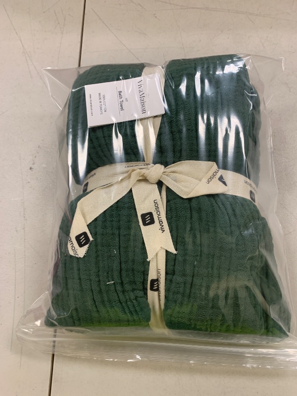 Photo 1 of Viva Maison Muslin Bath Towels Pack of 2-32"x67" Inch Large Size, 100% Turkish Cotton, Thin, Soft, Quick-Dry, Lint-Free, Muslin Bathroom Towels (Green, Pack of 2 Bath Towels)