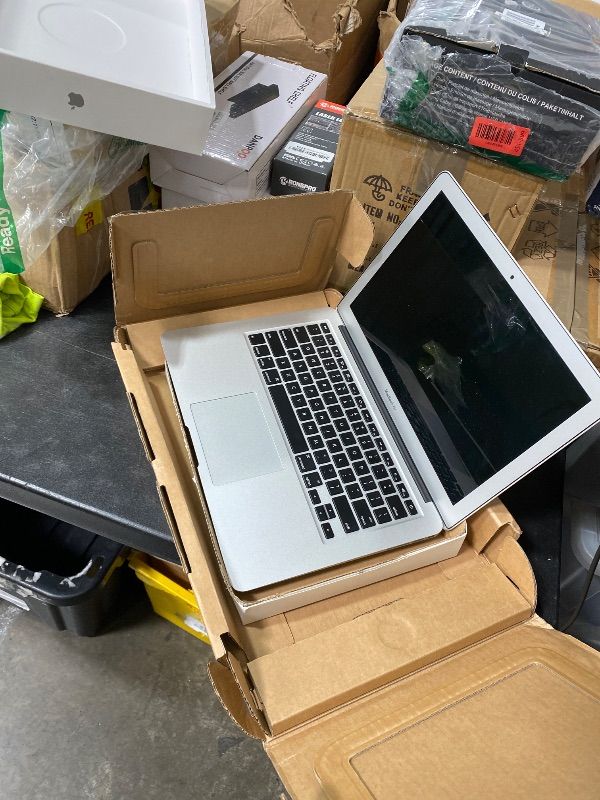 Photo 1 of MAJOR DAMAGE-------------------------NONFUNCTIONAL--------------------------------------**SOLD FOR PARTS, SEE NOTES* Apple 2025 MacBook Air 13-inch Laptop with M4 chip: Built for Apple Intelligence, 13.6" Liquid Retina Display, 16GB Unified Memory, 256GB 