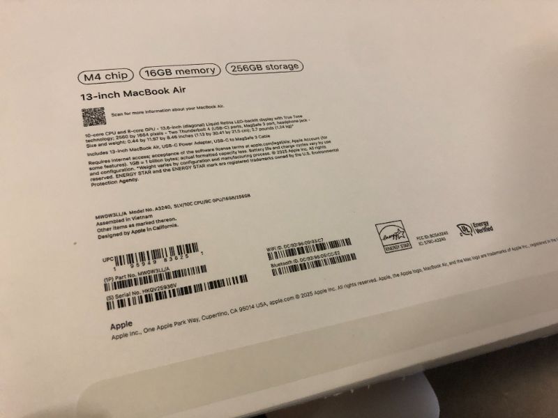 Photo 1 of MAJOR DAMAGE-------------------------NONFUNCTIONAL--------------------------------------**SOLD FOR PARTS, SEE NOTES* Apple 2025 MacBook Air 13-inch Laptop with M4 chip: Built for Apple Intelligence, 13.6" Liquid Retina Display, 16GB Unified Memory, 256GB 