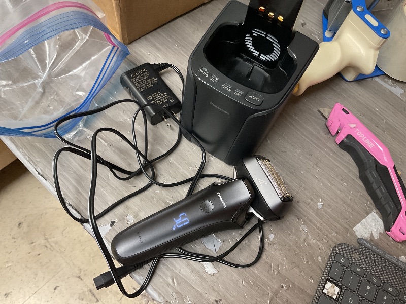 Photo 1 of ARC6 Luxury 6-Blade Men's Electric Shaver