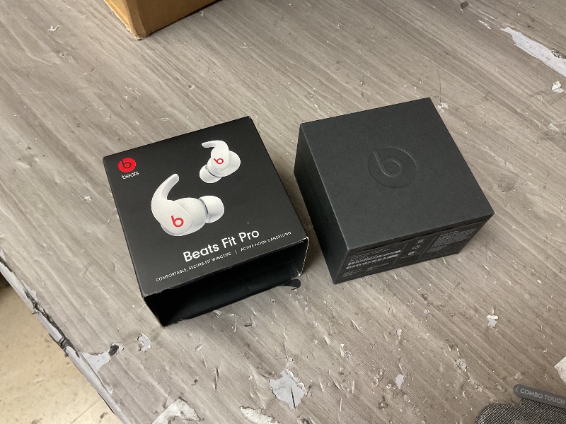 Photo 1 of SEE NOTES AND PICTURES ….Beats Studio Buds – True Wireless Noise Cancelling Earbuds - White (Renewed)