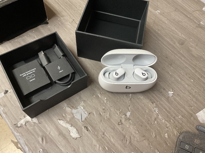 Photo 1 of SEE NOTES AND PICTURES ….Beats Studio Buds – True Wireless Noise Cancelling Earbuds - White (Renewed)