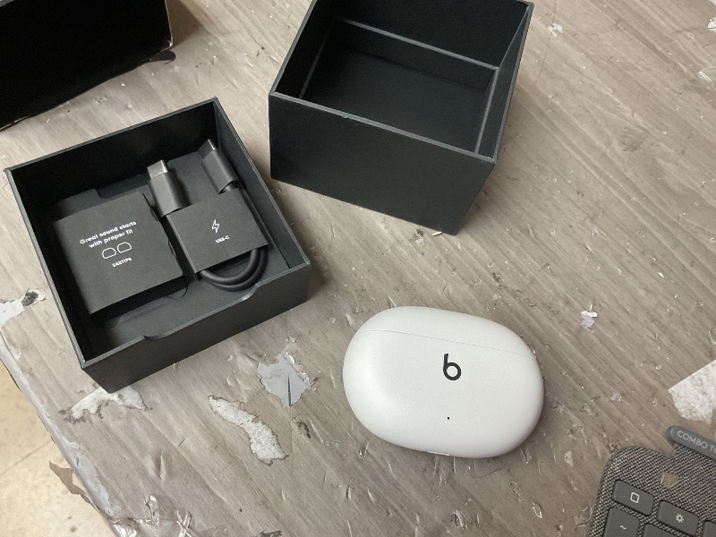 Photo 1 of SEE NOTES AND PICTURES ….Beats Studio Buds – True Wireless Noise Cancelling Earbuds - White (Renewed)
