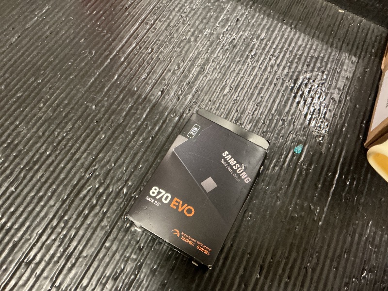 Photo 1 of Samsung Electronics 870 EVO 2TB 2.5 Inch SATA III Internal SSD (MZ-77E2T0B/AM)