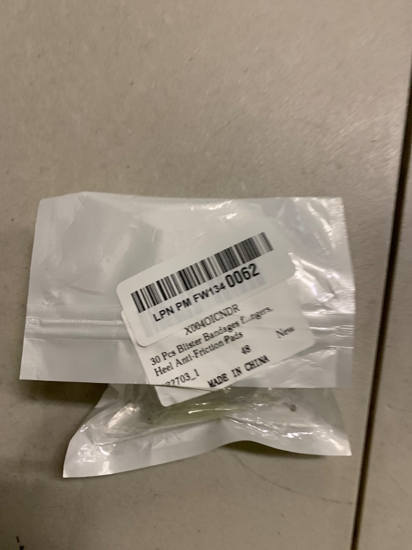 Photo 1 of 30 Pcs Blister Bandages for Feet, Transparent Prevention Tape Blister Pads Waterproof Blisters Cushion Bandages for Feet, Toes, Fingers, Heel Anti-Friction Pads