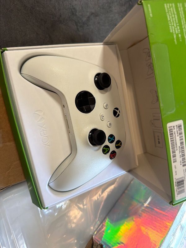 Photo 1 of [UNTESTED] Xbox Wireless Gaming Controller | Robot White | Console, PC, & Android | Textured Grip | Wireless, Bluetooth, USB-C Connectivity