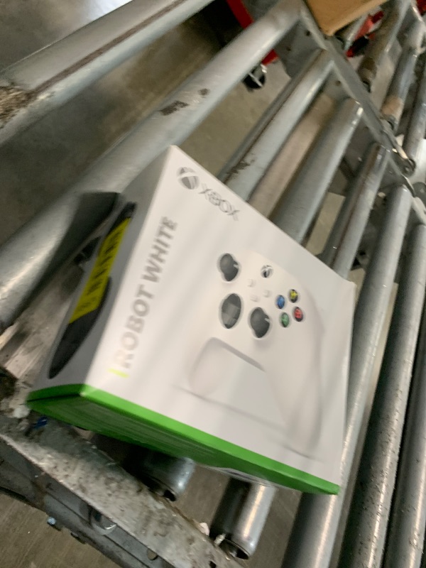 Photo 1 of [UNTESTED] Xbox Wireless Gaming Controller | Robot White | Console, PC, & Android | Textured Grip | Wireless, Bluetooth, USB-C Connectivity
