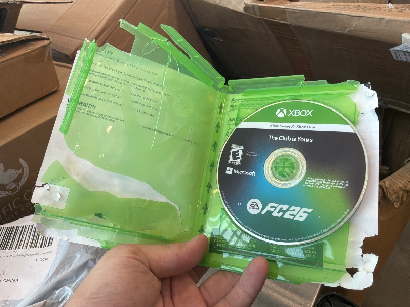 Photo 1 of [Disc is fine, case is destroyed] EA SPORTS FC 26 - XBOX Series X