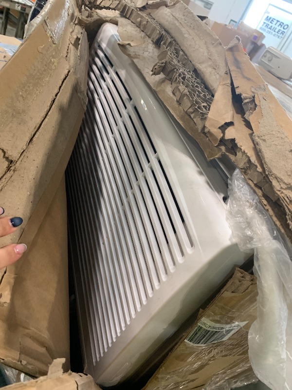 Photo 1 of ***UNTESTED*** Keystone 23,200 BTU Window Air Conditioner with 16,000 BTU Supplemental Heat and Dehumidifier, 230V, Window AC for Large Rooms up to 1,500 Sq.Ft. with Smart Remote Control