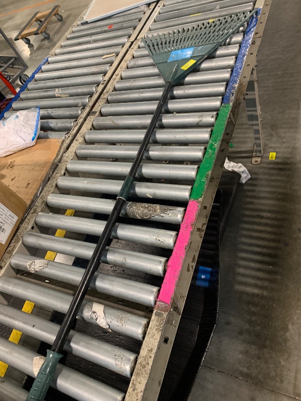 Photo 1 of **SIMILAR ITEM** **VERY USED** Union Tools 64309 Poly Leaf Rake 24-in