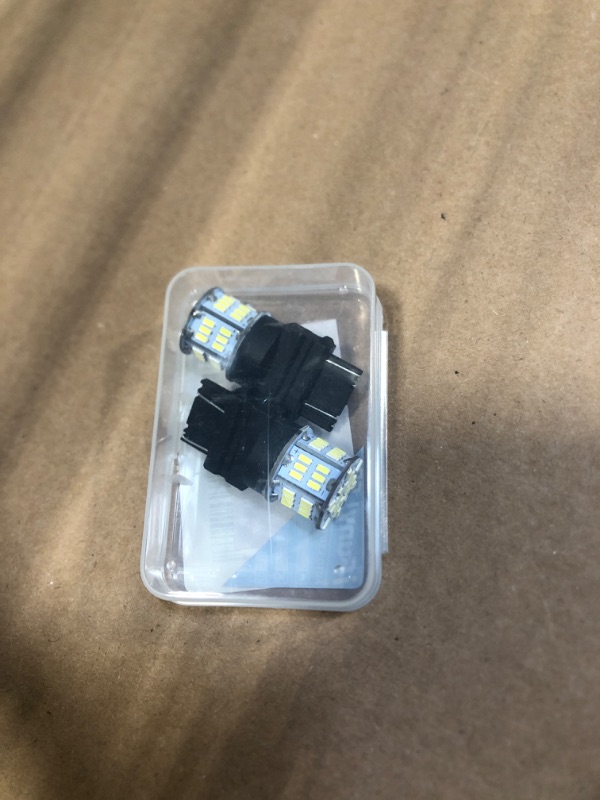 Photo 1 of ***ONLY TWO PCS***
iFunyLED 3157 LED Bulb Back Up Reverse Light 12V-24V Super Bright 3156 3056 3057 3047 4157 LED Replacement Light Kit Set for Car Back Up Reverse Tail Brake Turn Signal Lights - Xenon White