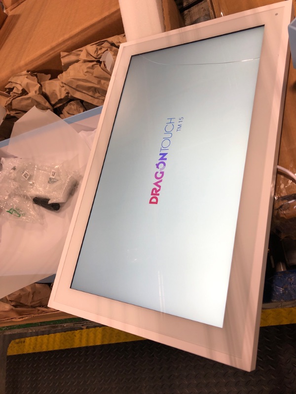 Photo 1 of ***MINOR CRACK ON SCREEN****
Dragon Touch 15.6" Digital Calendar Chore Chart – 1080P Full HD Interactive Touchscreen, Smart Family Planner, Hearth Display Digital Calendar Wall & Desk Mountable for Seamless Scheduling