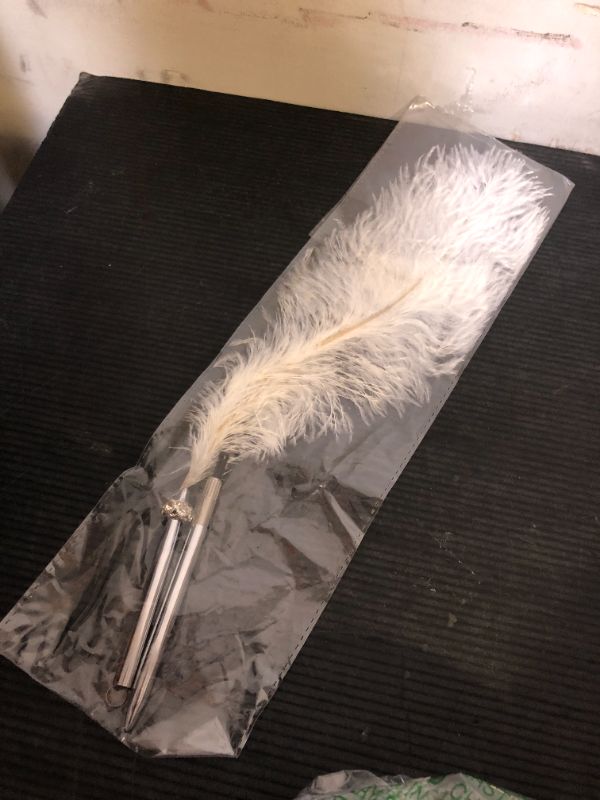 Photo 1 of Rgontar Feather Pen Black Ink Ballpoint Pen Wedding Signing Pen for Wedding Bridal Calligraphy Pens(White)