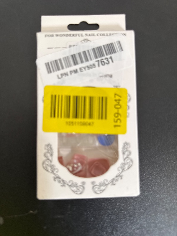 Photo 1 of LPOODDNU White French Tip Press on Toenails Full Cover Pearl 3D White Flowers Fake Toenails Short Square Summer False Toenails Cute Toe Nails Press ons Glossy Toenails for Pedicure Decorations