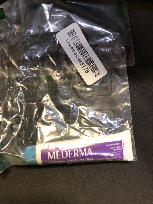 Photo 1 of Mederma Advanced Scar Gel, Treats Old and New Scars, Reduces the Appearance of Scars from Acne, Stitches, Burns and More, 0.70oz (20g)