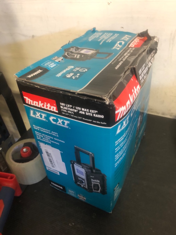 Photo 1 of Makita XRM06B 18V LXT Lithium-Ion Cordless Bluetooth Job Site Radio