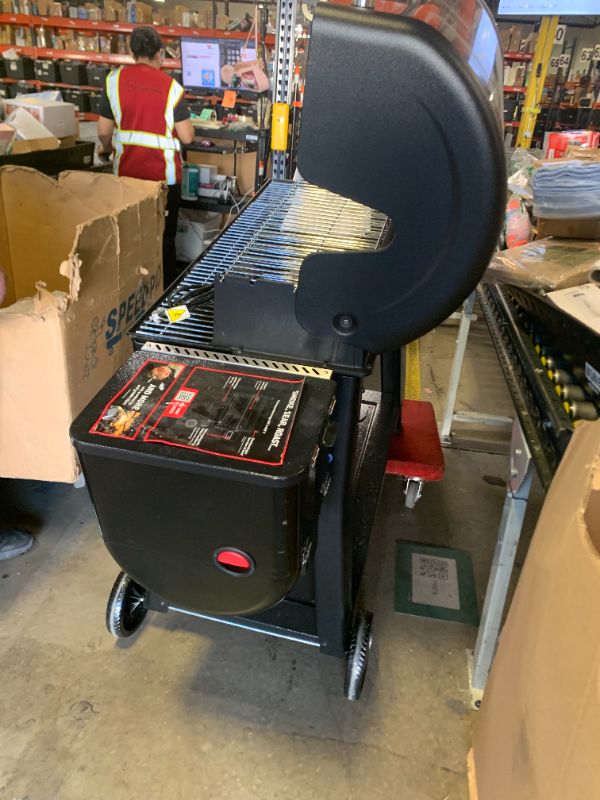 Photo 1 of weber searwood 600
