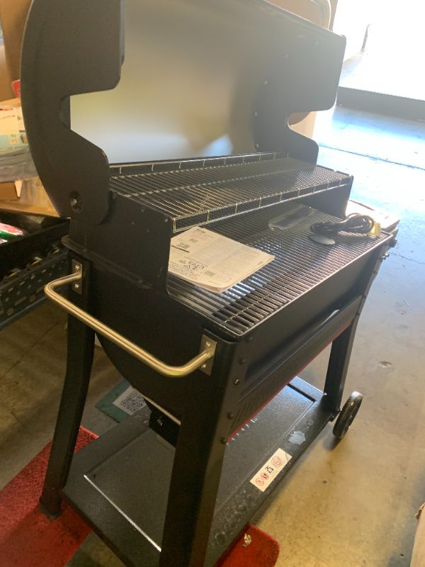 Photo 1 of weber searwood 600