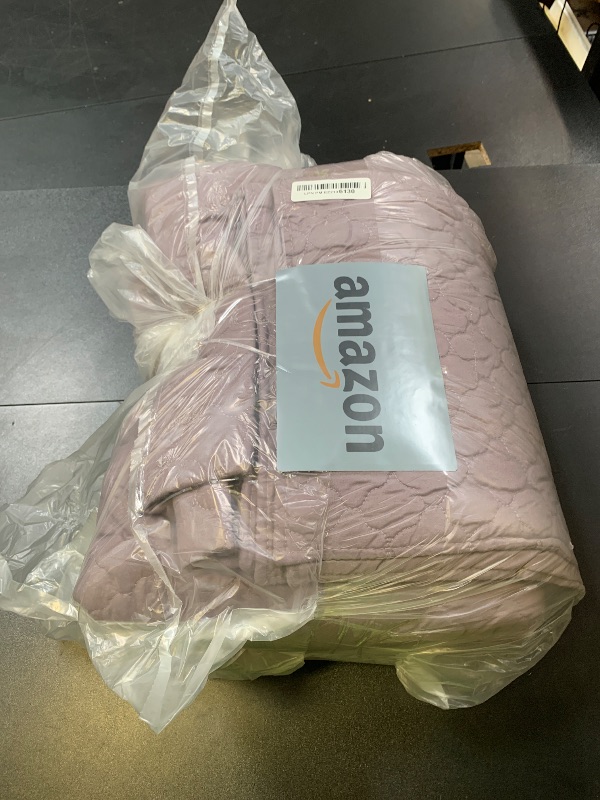 Photo 1 of HORIMOTE HOME Quilt Queen Size Grayish Purple, Lightweight Quilt for Summer Ultra-Soft Microfiber Modern Style Quilted Clouds Pattern Bedspread Quit Set 3 Pieces(1 Quilt and 2 Pillow Shams)