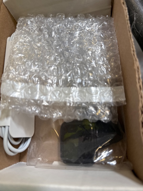 Photo 1 of Apple Watch SE (GPS, 40mm) - Space Gray Aluminum Case with Midnight Sport Band (Renewed)