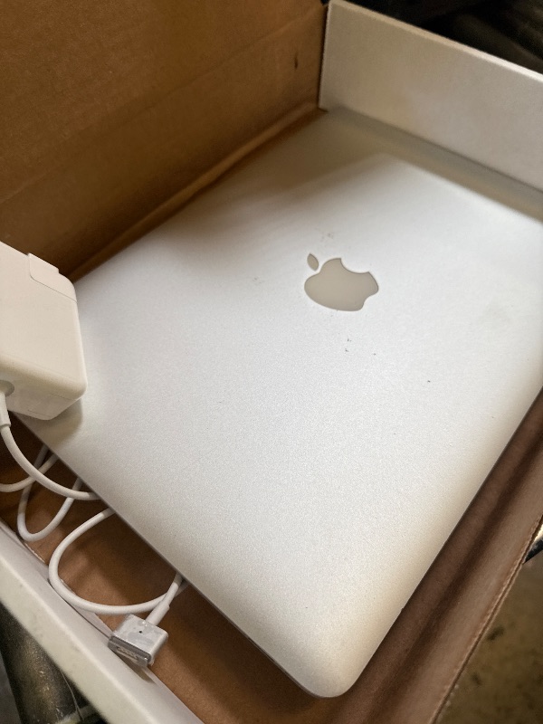 Photo 1 of Apple Macbook Air 2017 with 1.8GHz Intel Core i5 (13-inch, 8GB RAM, 128GB SSD Storage) (QWERTY English) Silver (Renewed)