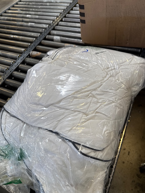 Photo 1 of Ousidan Goose Feather Down Fiber Comforter Queen Size,100% Organic Cotton Duvet Insert,All-Season Luxury Duvet Insert with Baffle Box Design, 700+Fill Power Hotel Collection Bedding Comforter