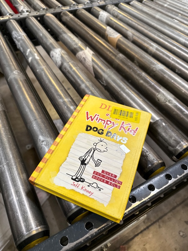 Photo 1 of Dog Days (Diary of a Wimpy Kid, Book 4) (Volume 4)