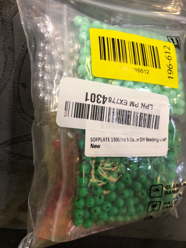 Photo 1 of SOFPLATE 1500Pcs 5 Colors 6mm Christmas Beads Red Acrylic Beads Plastic Green White Gold Large Loose Bead Round for Jewelry Making Home Party Decor Bracelets Necklace Key Chain DIY Beading Crafts1051196612
