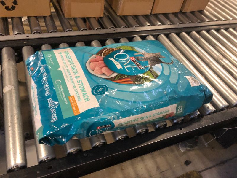 Photo 1 of Purina ONE Sensitive Stomach, Sensitive Skin, Natural Dry Cat Food, +Plus Sensitive Skin and Stomach Formula - 22 lb. Bag EXP DEC/2026