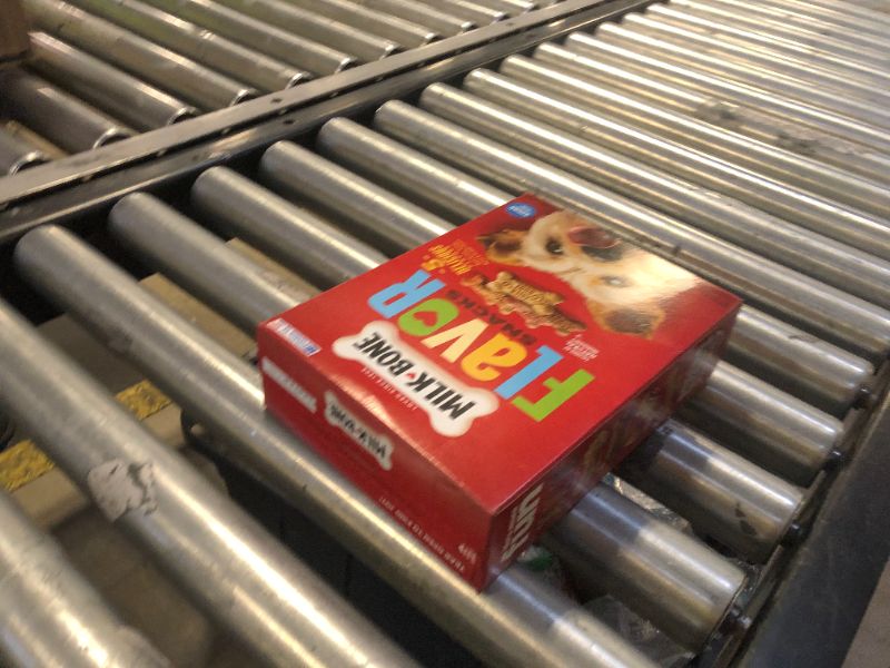 Photo 1 of Milk-Bone Flavor Snacks Dog Treats, Small Biscuits, 24 Ounce Crunchy Texture Helps Reduce Tartar EXP SEP/07/2026