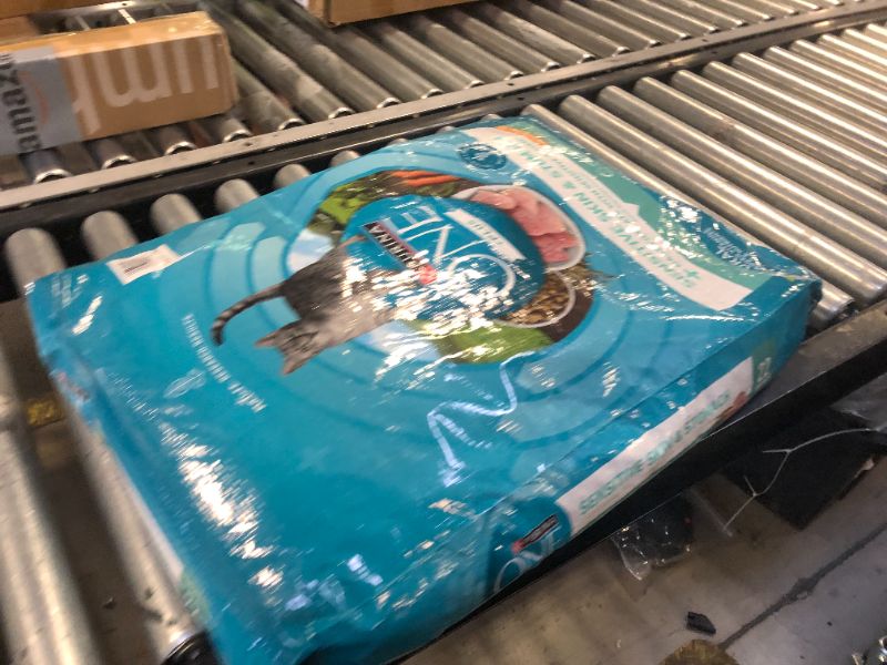 Photo 1 of Purina ONE Sensitive Stomach, Sensitive Skin, Natural Dry Cat Food, +Plus Sensitive Skin and Stomach Formula - 22 lb. Bag EXP DEC/2026