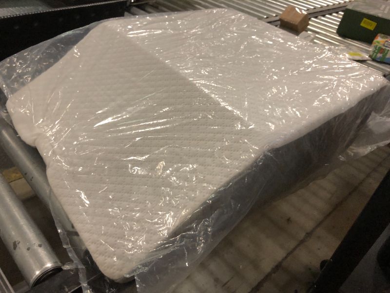 Photo 1 of pillow wedge 