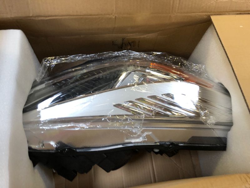 Photo 1 of car headlight for unknown make and model 