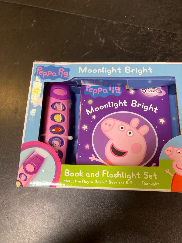 Photo 1 of Peppa Pig - Moonlight Bright Sound Book and Sound Flashlight Toy Set - PI Kids Board book – Sound Book, May 29, 2018
