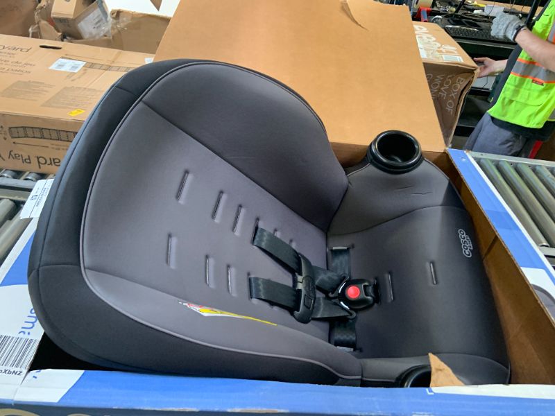 Photo 1 of Cosco Onlook 2-in-1 Convertible Car Seat, Rear-Facing 5-40 pounds and Forward-Facing 22-40 pounds and up to 43 inches, Black Arrows