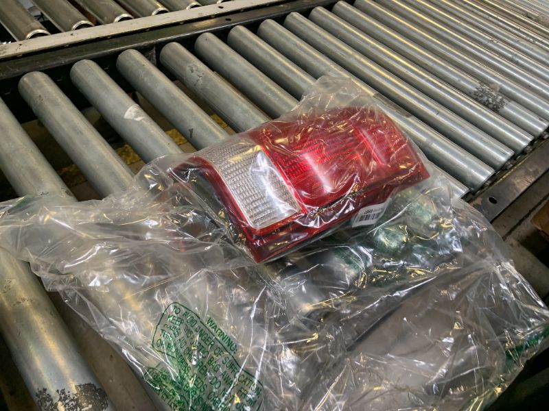 Photo 1 of TYC Left Tail Light Assembly Compatible with 2000-2000 Ford Ranger