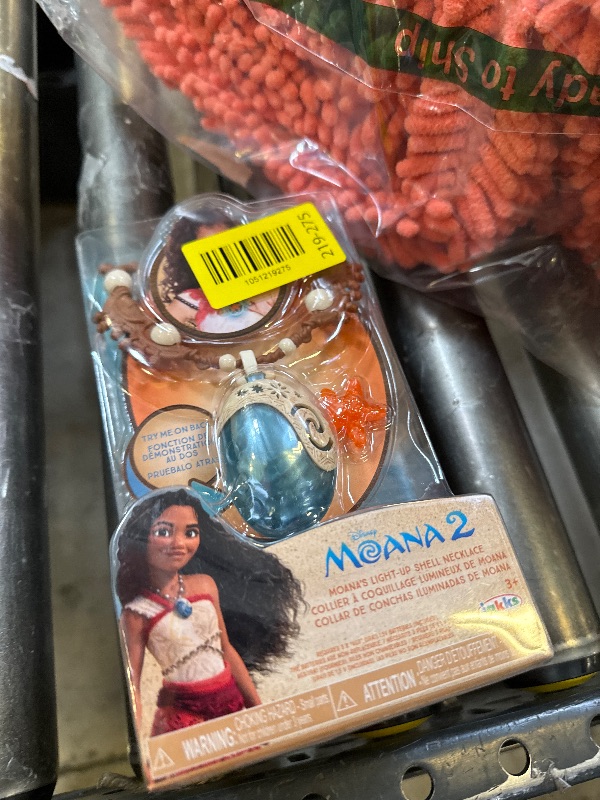Photo 1 of Disney Moana 2 Moana's Necklace Magical Sea Shell Star Light-Up Necklace for Girls Role Play and Dress Up, Officially Licensed, Great Birthday & Holiday Gift