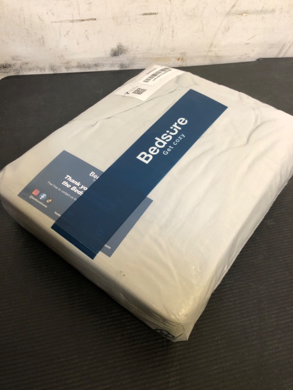 Photo 1 of Bedsure Light Grey Duvet Cover Queen Size - 3 Pieces Prewashed Cotton-Like Extra Soft Bedding Set, Includes 1 Duvet Cover 90x90 Inches with Zipper Closure & 2 Pillow Shams, Comforter Not Included