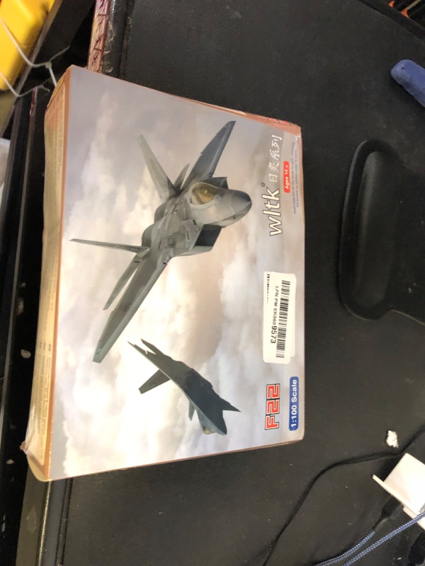 Photo 1 of wltk USAF F-22 Raptor 1/100 Diecast Aircraft Model (Beast Mode)