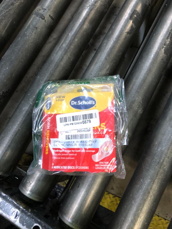 Photo 1 of Dr. Scholl's Corn REMOVERS Seal & Heal Bandage with Hydrogel Technology, 18 ct, Removes Corns Fast and Provides Cushioning Protection Against Shoe Pressure and Friction for All-Day Pain Relief