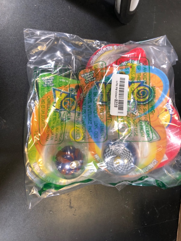 Photo 1 of Big Time Toys Yoyo Ball Automatic Return Yoyo, Party Pack of 5, Assorted Colors and Patterns, Never Needs rewinding, New Twist on Old Fun, Enhances Motor Skills and Hand-Eye Coordination