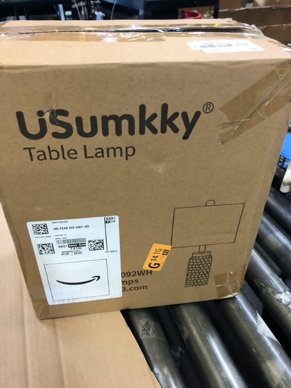 Photo 1 of USumkky 20.5" White Modern Ceramic Bedside Lamp Set of 2 for Bedroom Decor Farmhouse Table Lamp for Living Room Office Dorm