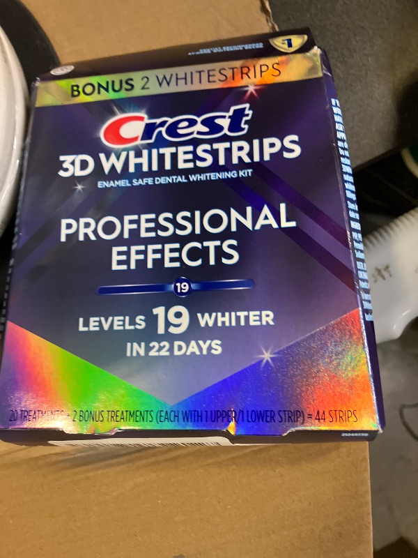 Photo 1 of Crest 3D Whitestrips Professional Effects – Teeth Whitening Kit, 22 Treatments (20 + 2 Bonus), Each with 1 Upper/1Lower, 44 Strips – Crest 3DWhite Teeth Whitening Strips exp: 03/21/2027